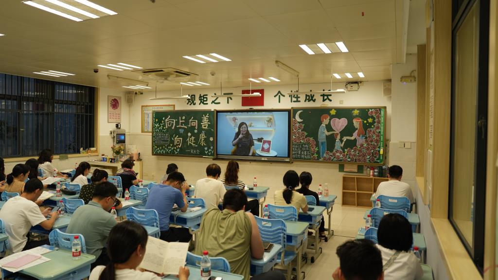 同心筑梦四十载 暖心共育护成长
