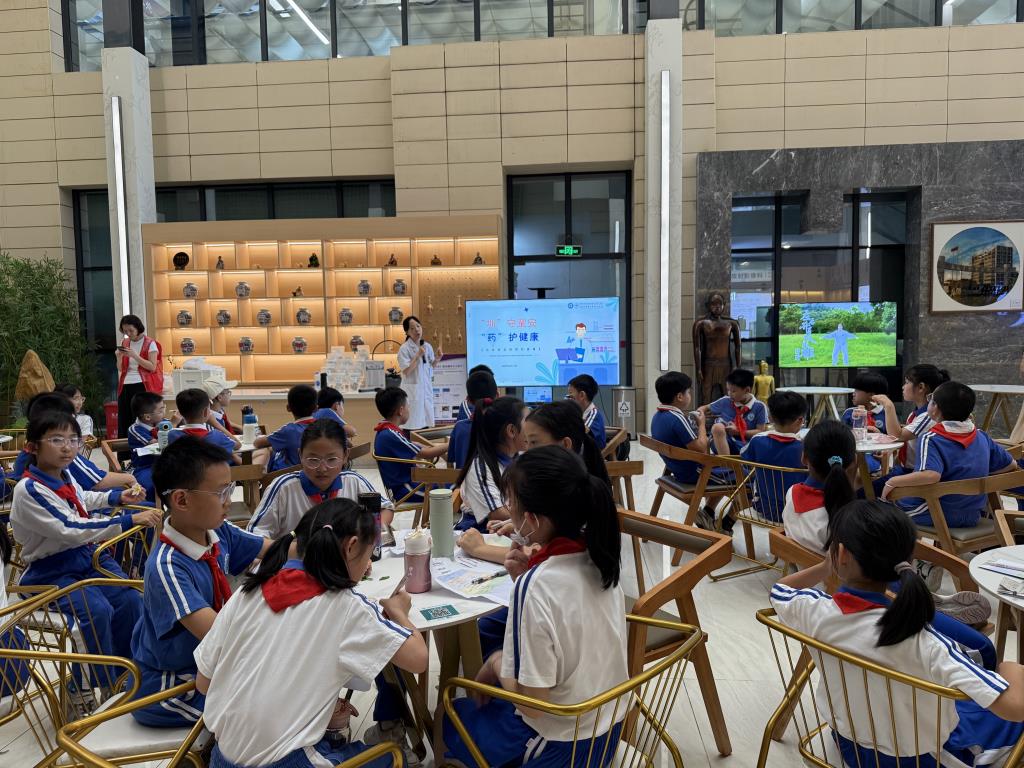 罗湖外语小学走进罗湖区中医院开展“传承国粹经典”中医研学之旅