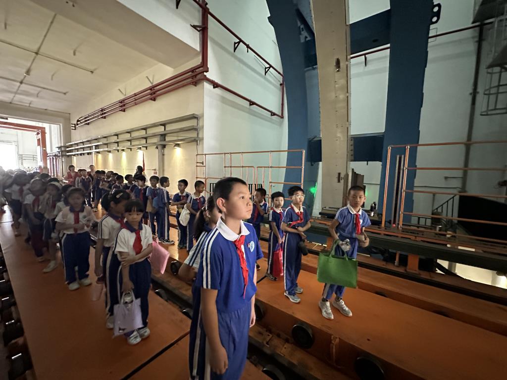 罗外娃走进莲塘海关开展常态研学活动