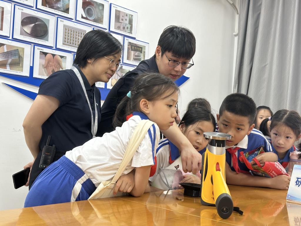 罗外娃走进莲塘海关开展常态研学活动