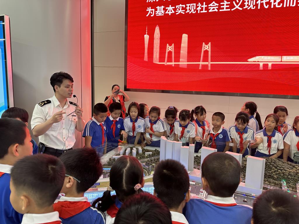 罗外娃走进莲塘海关开展常态研学活动