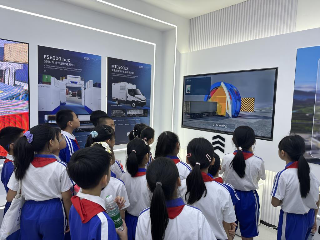 罗外娃走进莲塘海关开展常态研学活动
