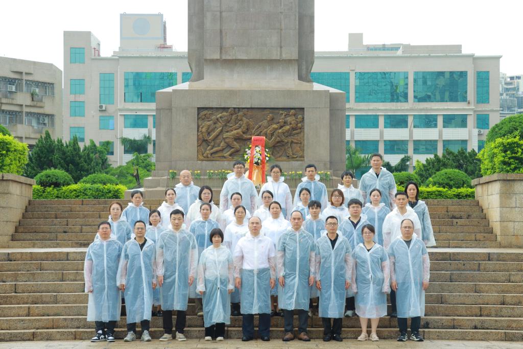 太白实验学校党支部开展主题党日活动