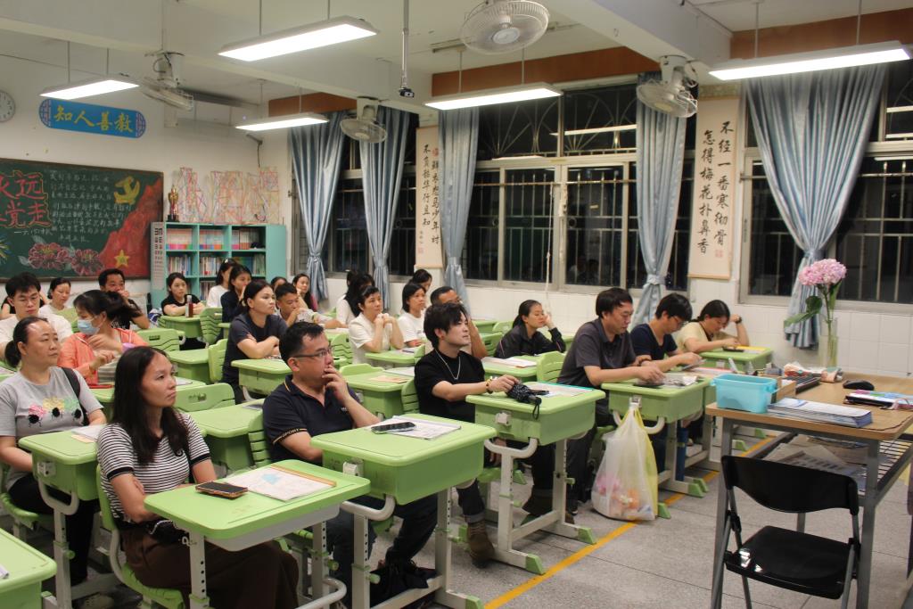 深圳市笋岗小学校召开六年级家长会