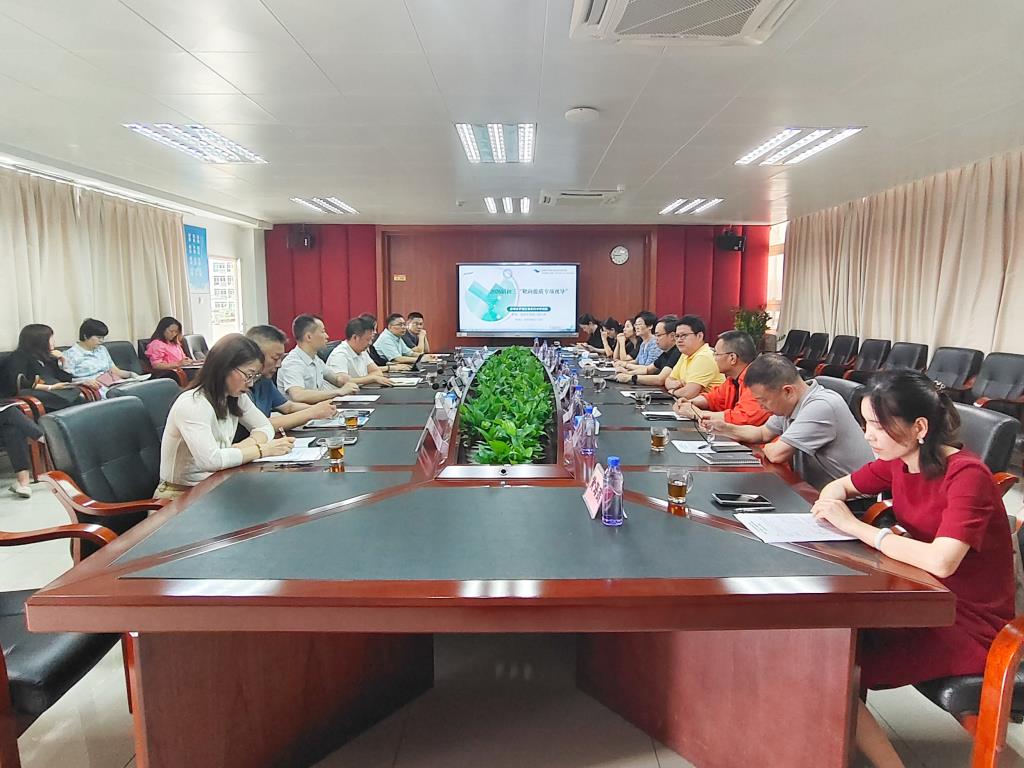 罗湖区教科院专家莅临翠园文锦开展初三“靶向提质专项视导”活动