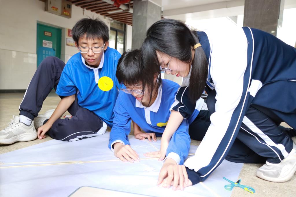 翠园文锦中学举办第三十五届校园文化艺术节之“筝飞”创艺活动
