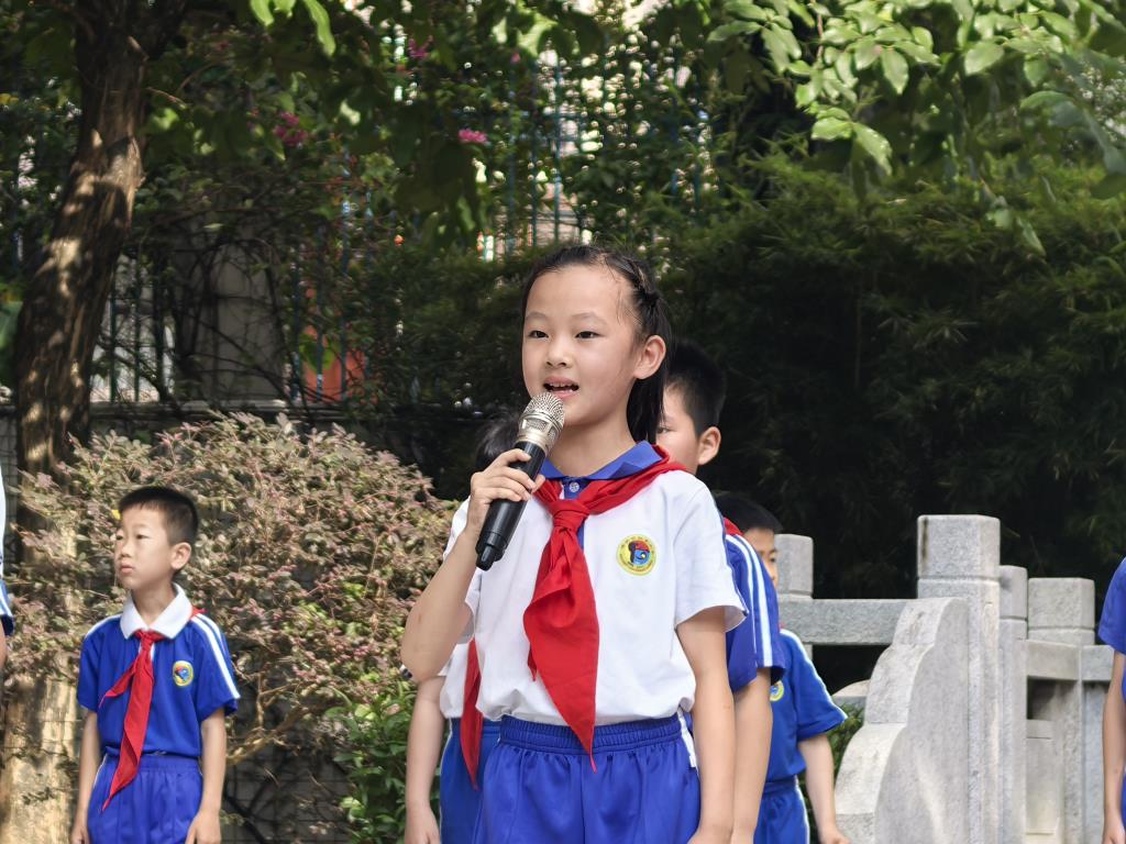 国旗下展示