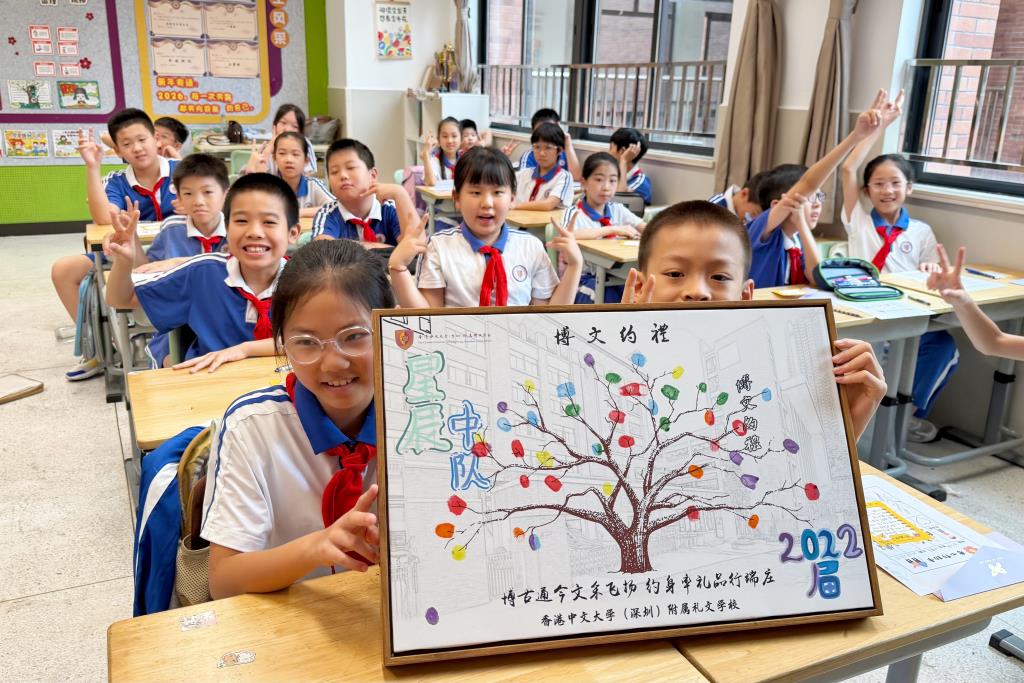 学生们按下手印定格誓言