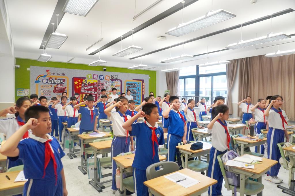 学生齐声诵读《礼文少年成长公约》