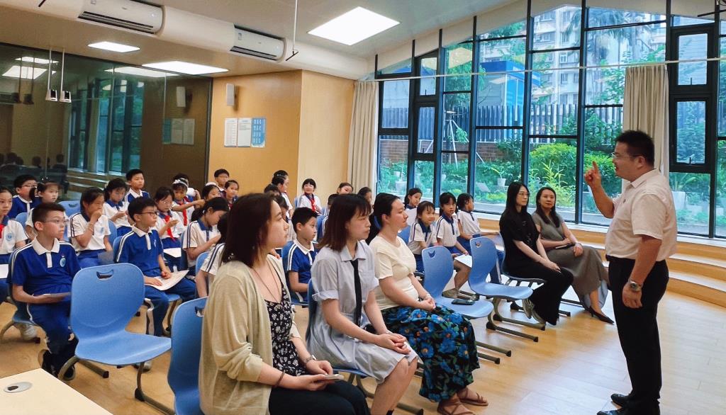 罗湖外语小学举行“罗外童声”红领巾广播站优秀广播员表彰大会