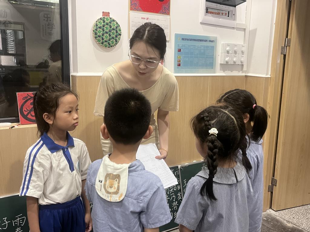 罗湖外语小学迎来维君汇卓能幼儿园萌娃探校