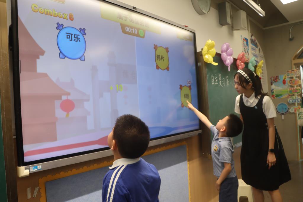 罗湖外语小学迎来维君汇卓能幼儿园萌娃探校