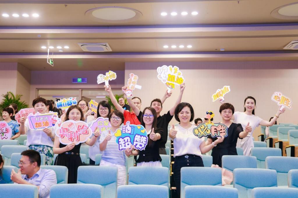初心润桃李，芳华映赛场——龙创实验学校郑蕙云老师斩获罗湖区班主任风采大赛中学组特等奖