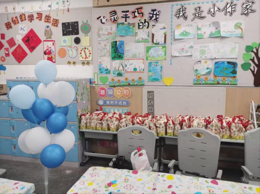 罗湖外语小学“心连心”家长会班级文化布置评比