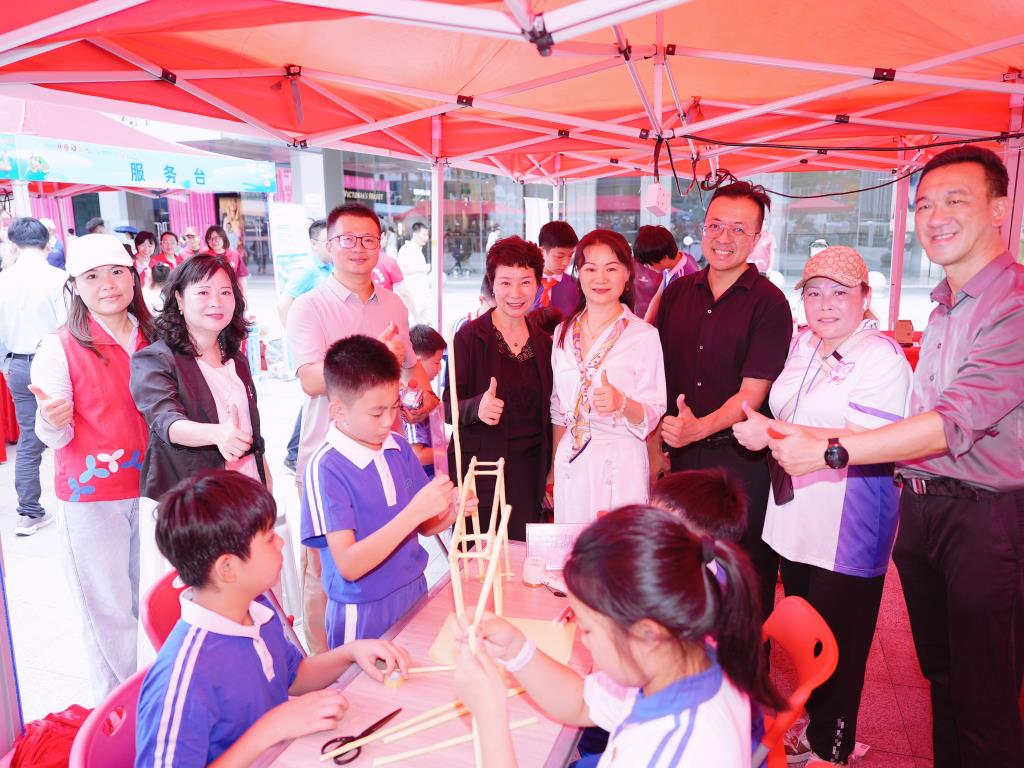南湖小学斩获第三届“深港家邻聚力”“桥”夺天工 ——深港小学