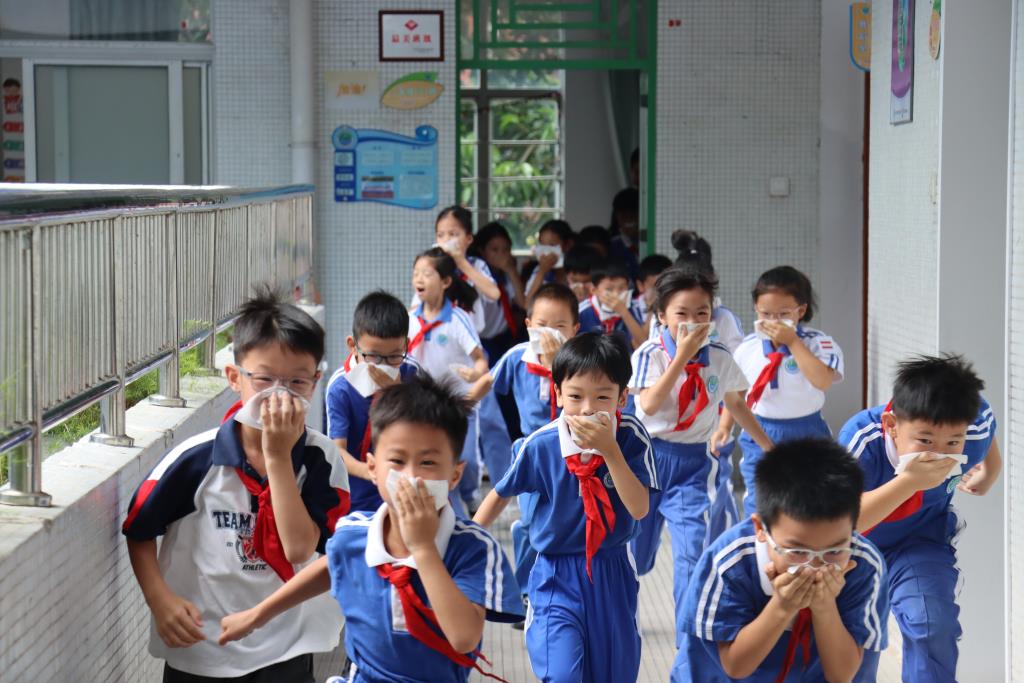 太白实验学校举行消防疏散演练