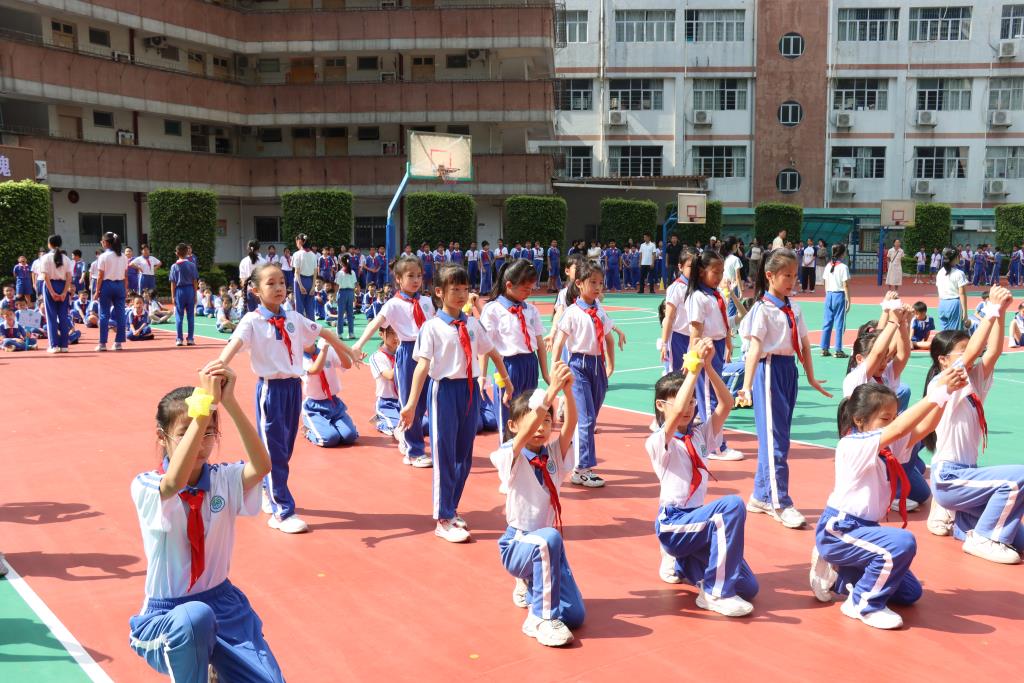 太白实验学校首届艺术节快闪活动圆满举行