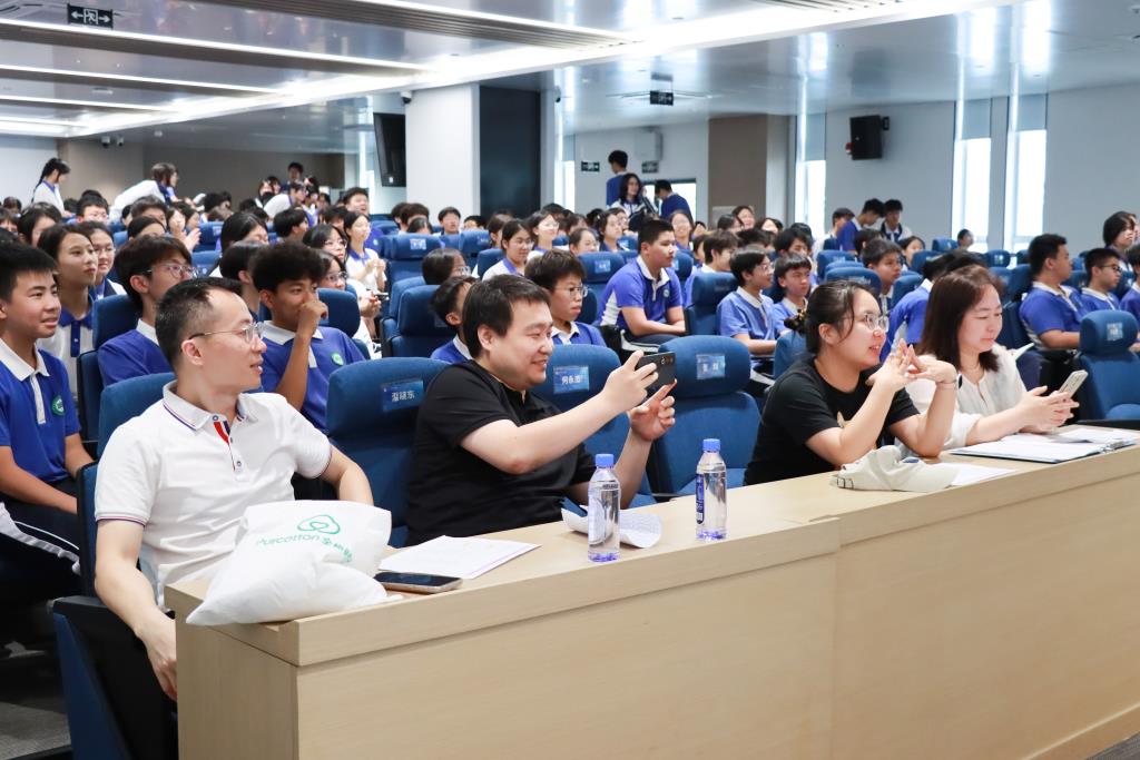 翠园文锦中学第三十五届校园文化艺术节初二年级展演活动圆满落幕