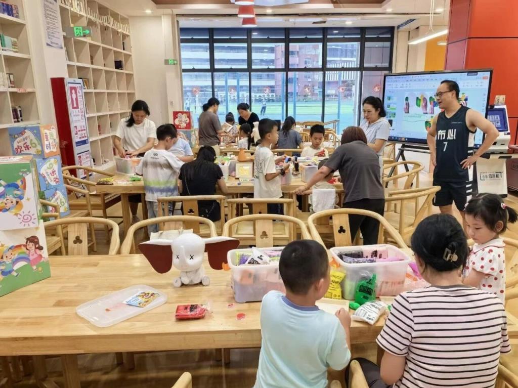 深圳北理莫斯科大学附属布心中学“六一”亲子手工欢乐上线