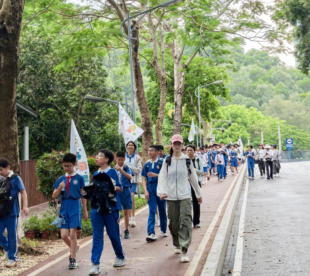 水库小学举行2026年远足毕业纪念活动暨“每周半天计划”课程