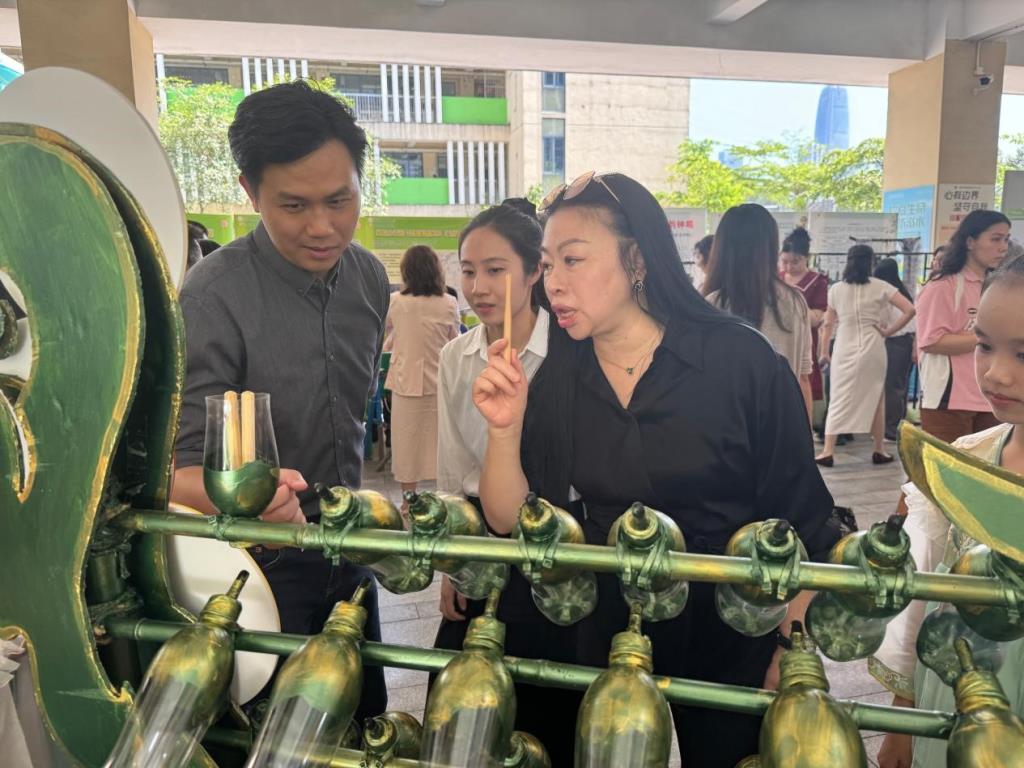变废为宝韵传国风！龙创学子创意乐器亮相市级美育成果展