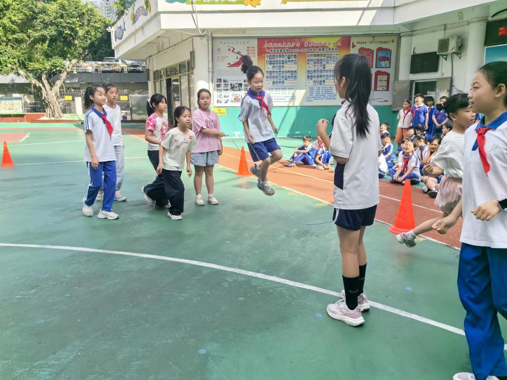 5.四年级团体跳绳比赛