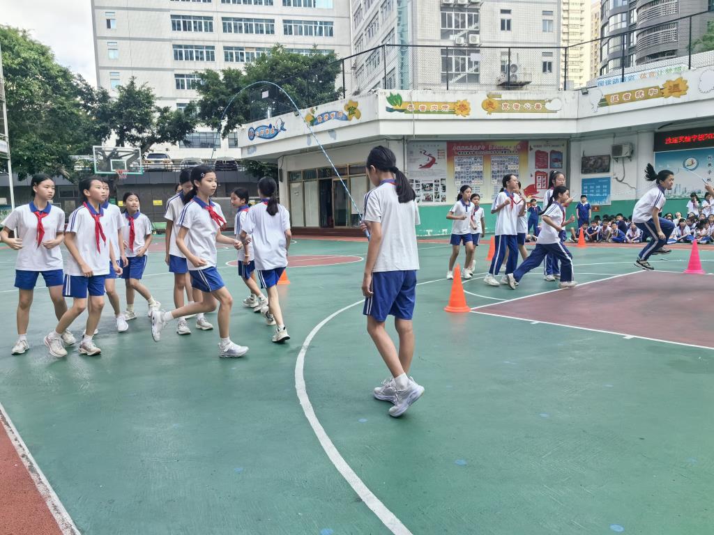 6.五年级团体跳绳比赛