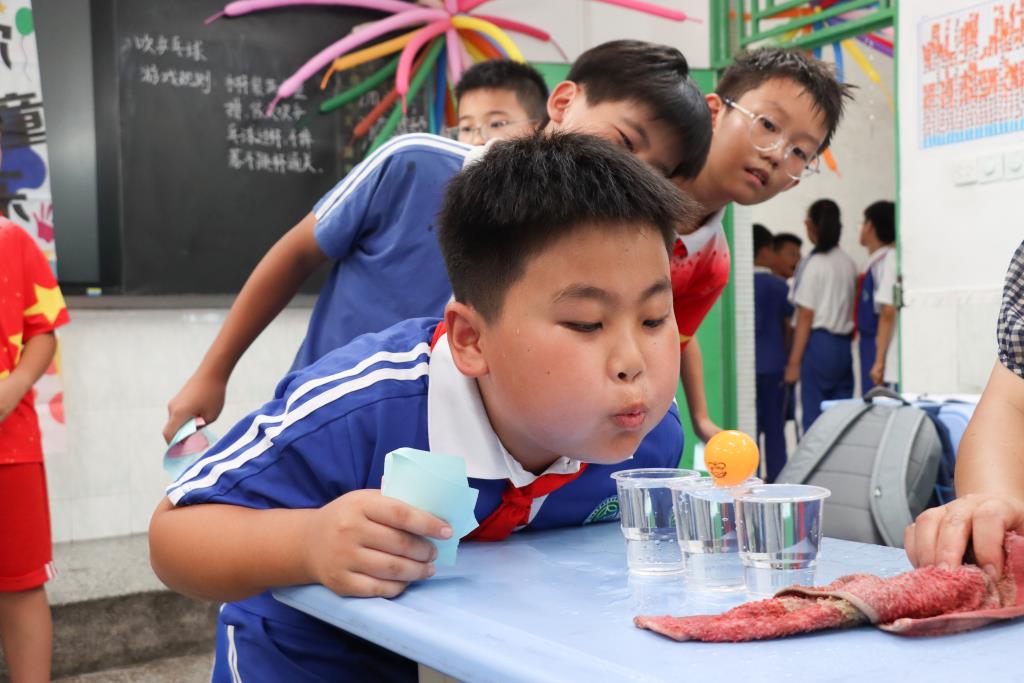 太白实验学校开展六一趣味游园活动