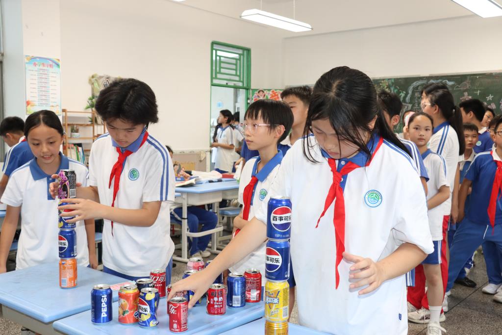 太白实验学校开展六一趣味游园活动