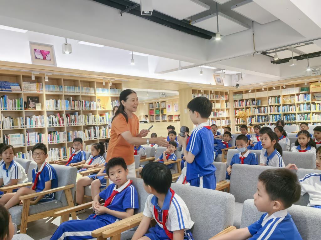 翠北实验小学开展气候科普专题讲座暨环保教育系列活动