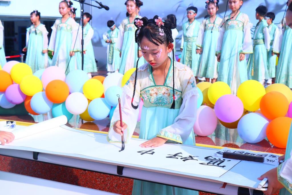 歌舞飞扬筑梦龙创 体艺盛会圆满落幕