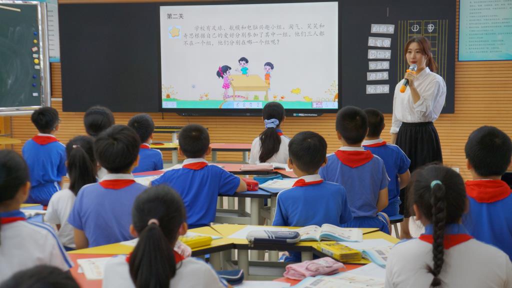 以赛促成长 南湖小学教师队伍在区级赛事中展风采获佳绩