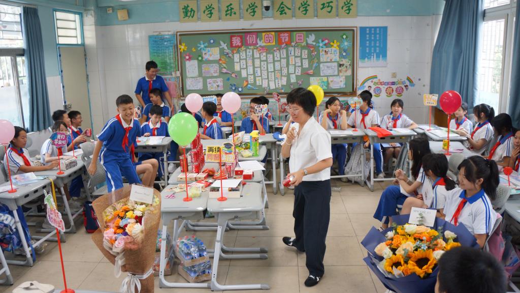 深圳市南湖小学2026届六年级毕业典礼温情举行