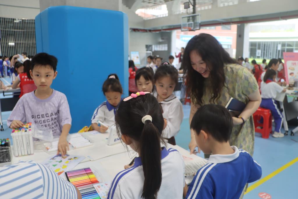 罗湖外语小学开展一二年级核心素养趣味闯关游园活动
