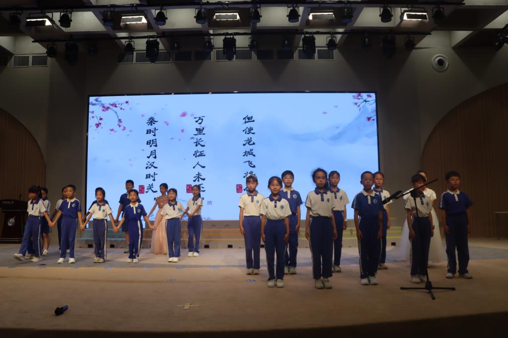 罗湖外语小学举办“童心绘梦 艺展风华”春季社团展演