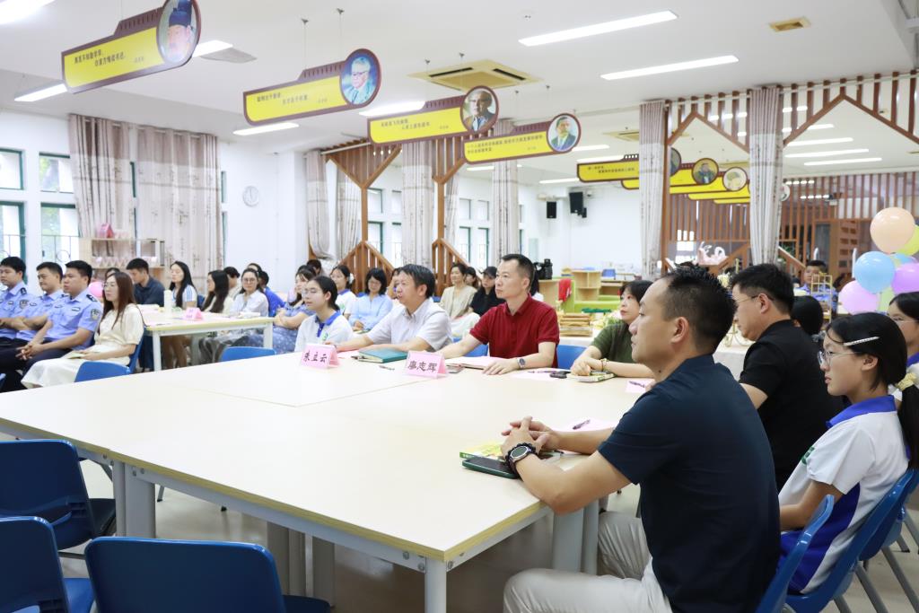 翠园文锦中学联合南湖派出所开展共读分享活动