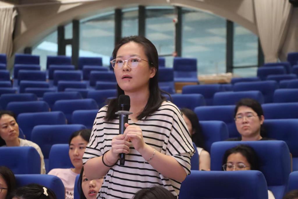 罗湖外语小学精品课程年第五讲：“依法执教 家校共育”法治专题