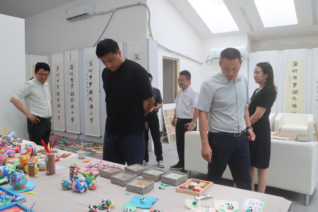 深技大附属坪山实验学校教育同仁到访罗湖外语小学交流学习