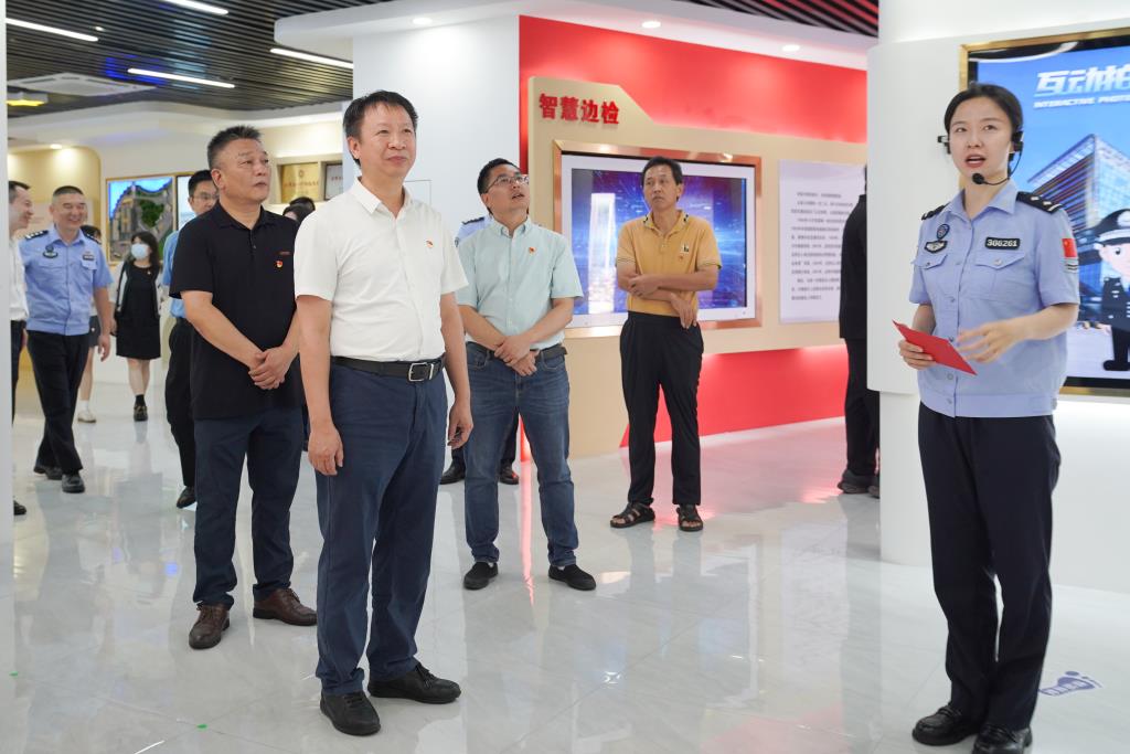 翠园文锦中学党总支开展开展主题党日活动