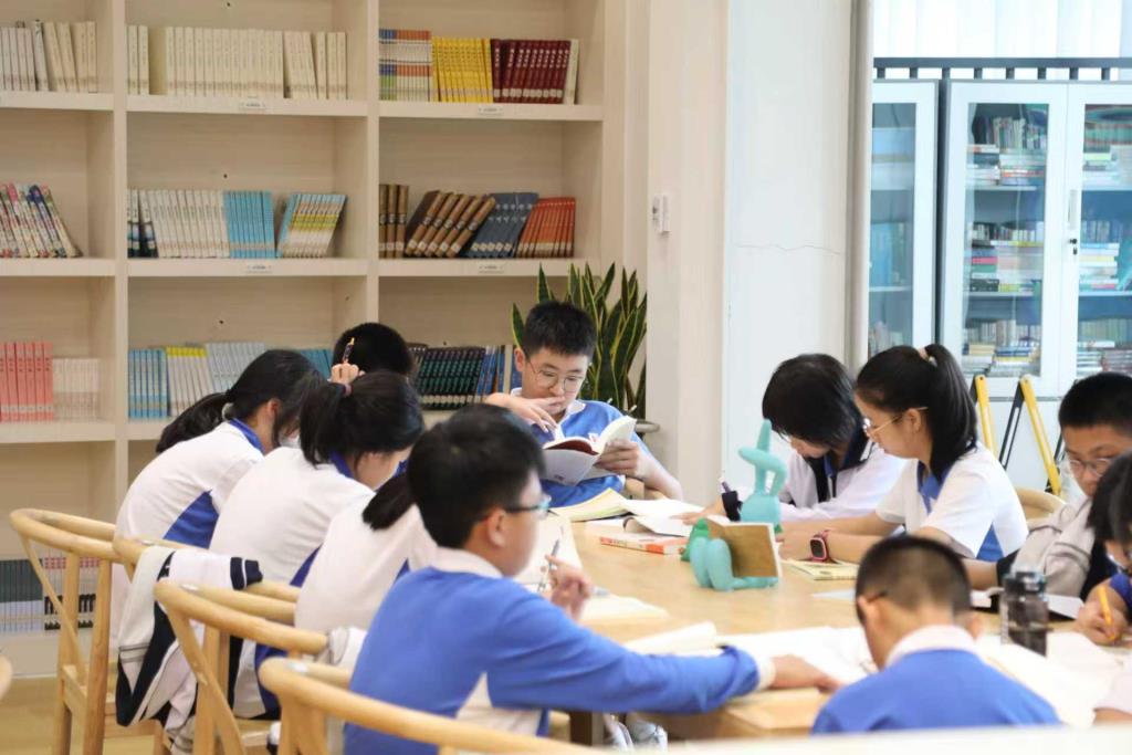 深北莫附属布心中学“五心少年”“阅读之星”表彰仪式