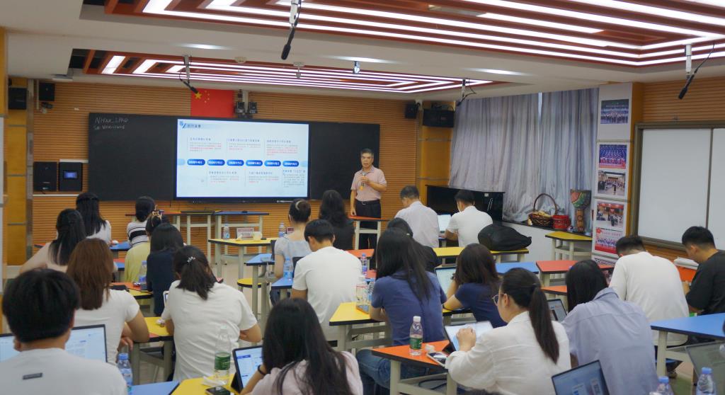 深圳市南湖小学开展AI教学专题培训