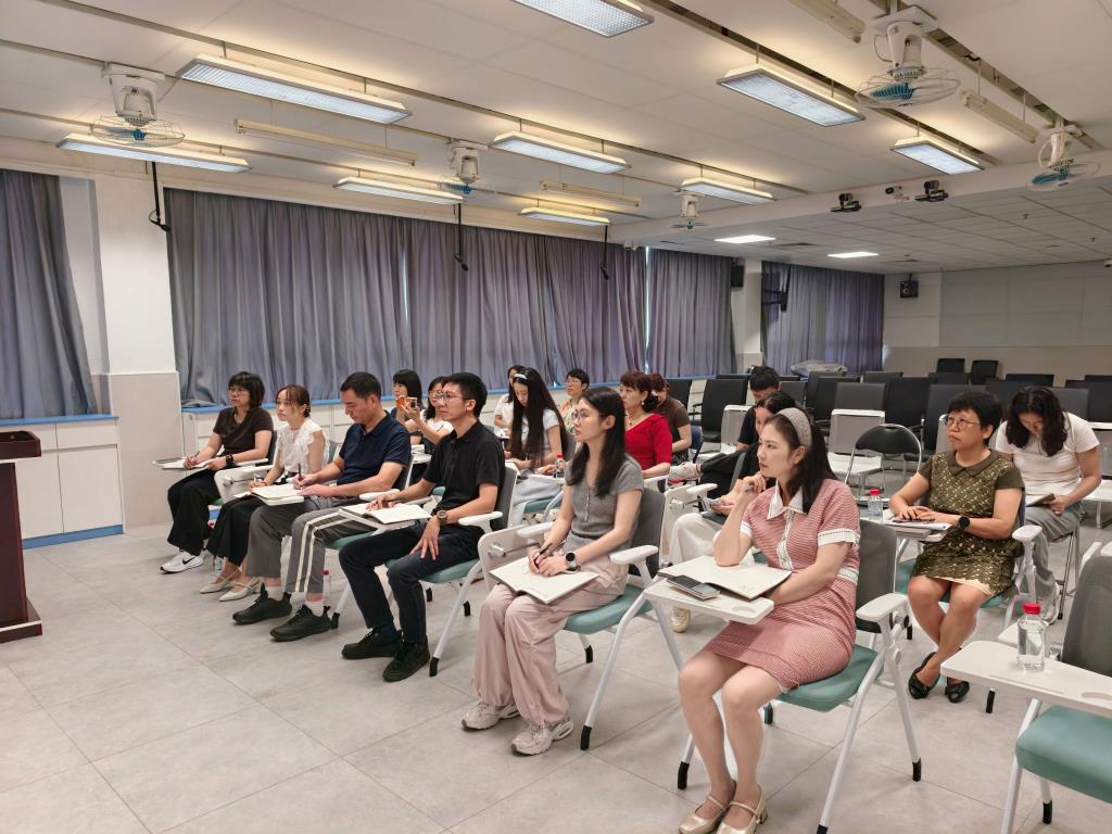 深圳市水库小学召开新学期学科组长工作会议