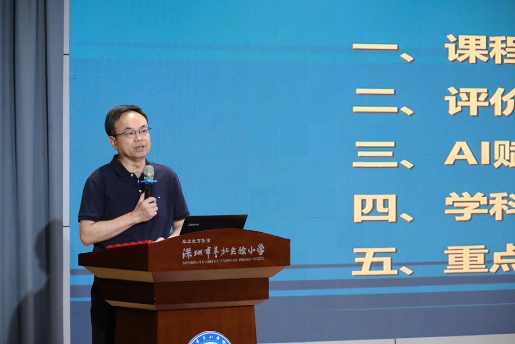 陈小波副院长作工作部署