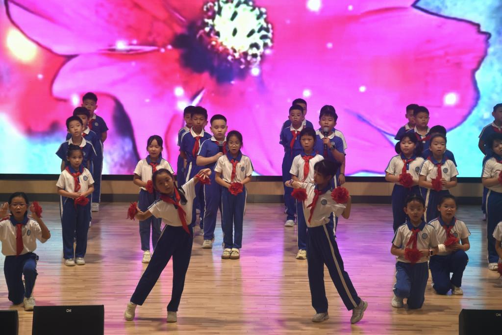 松泉实验学校隆重举行2026-2027学年第一学期开学典礼