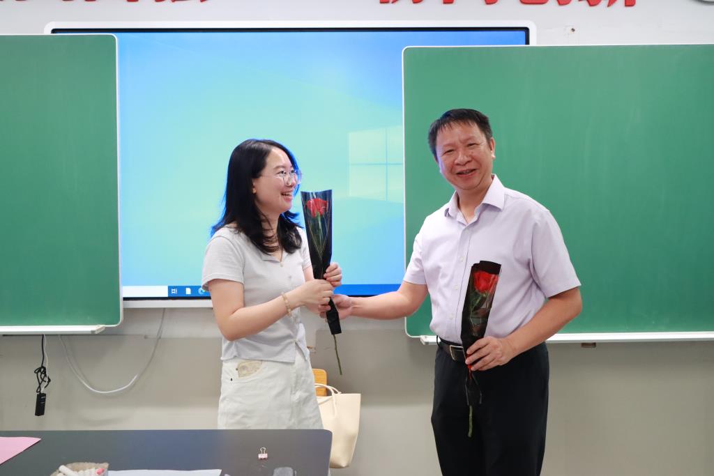 翠园文锦中学开展第42个教师节“敬师恩”主题感恩教育系列活动