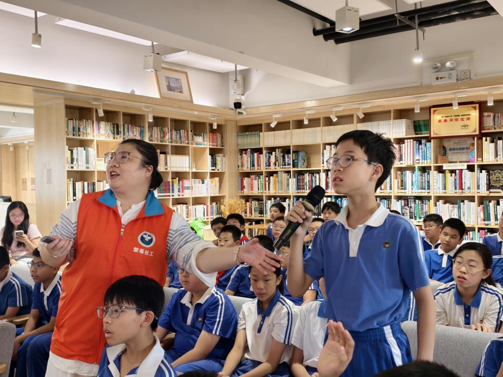 翠北实验小学开展禁毒与安全用药专题讲座