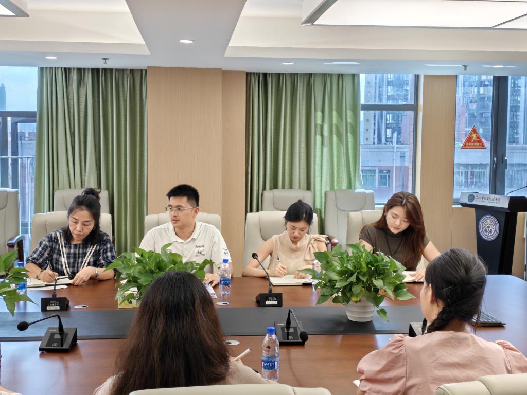 深圳市松泉实验学校召开新教师跟岗培养工作会