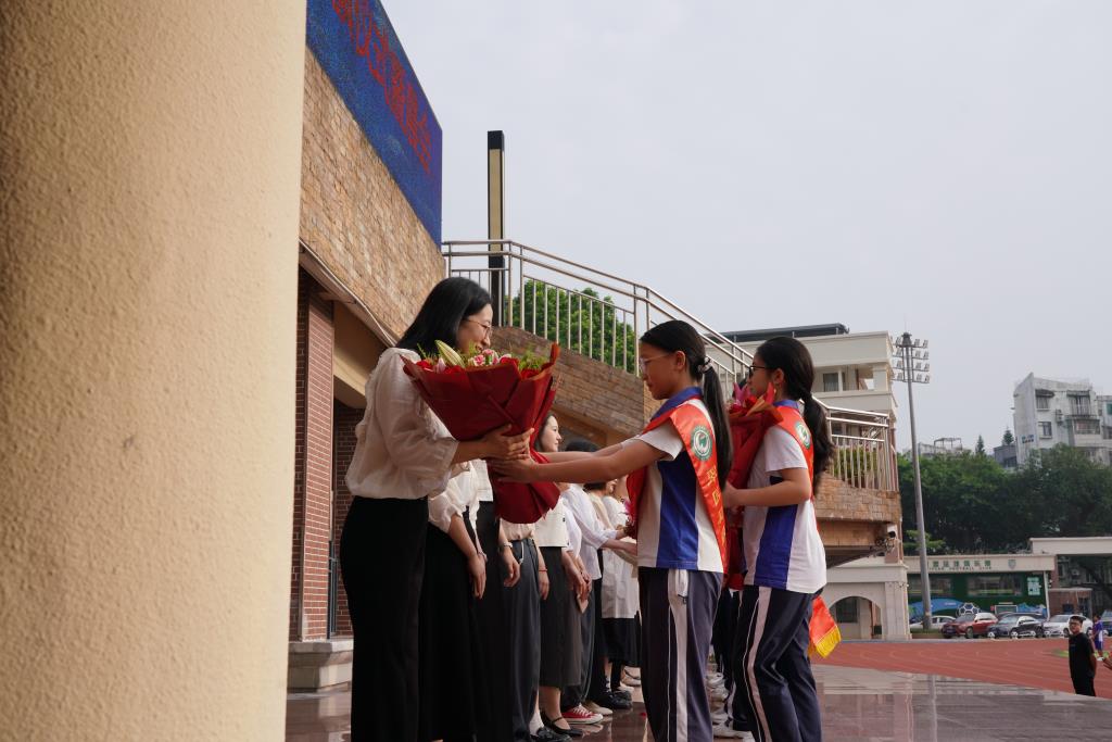 30余位教师接受表彰