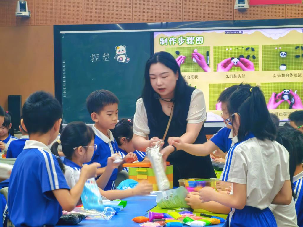 罗湖区中小学“百人听千课”视导行动在深圳市水库小学顺利开展