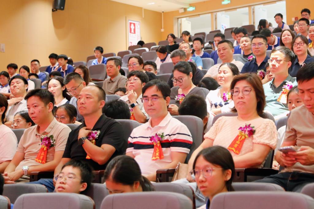 家长代表到场观礼